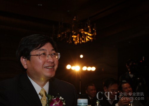  ��114�T�������E������񿂽�(j��ng)��¶���_�ĵ�΢Ц