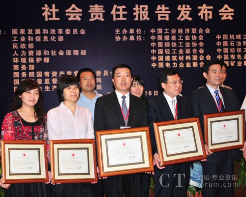 �Ϻ�ؐ���hί����ӛ����(zh��)�и�����ꐂ����I(l��ng)ȡ�C��